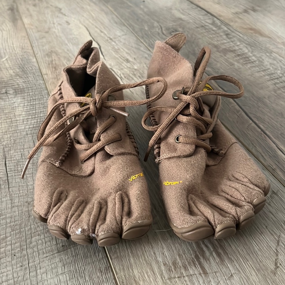 Vibram hiking toe shoes